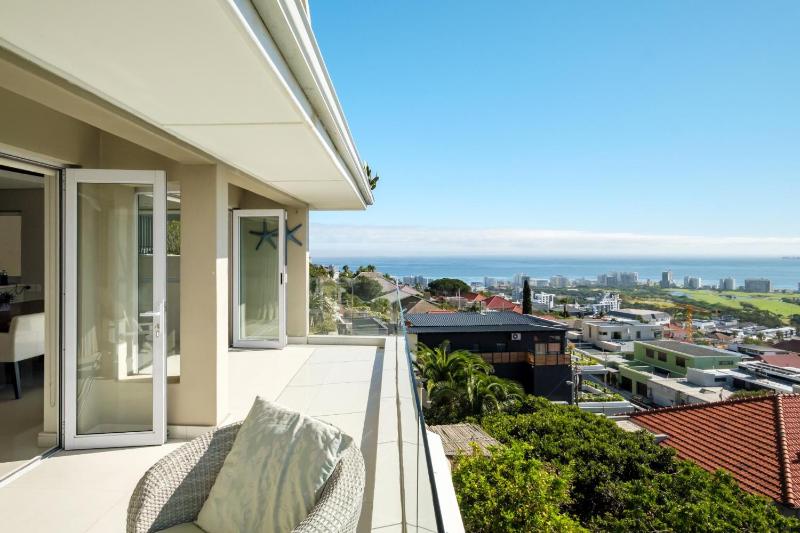 Spacious 3Bed Apt Overlooking Cape Town Panova - image 11