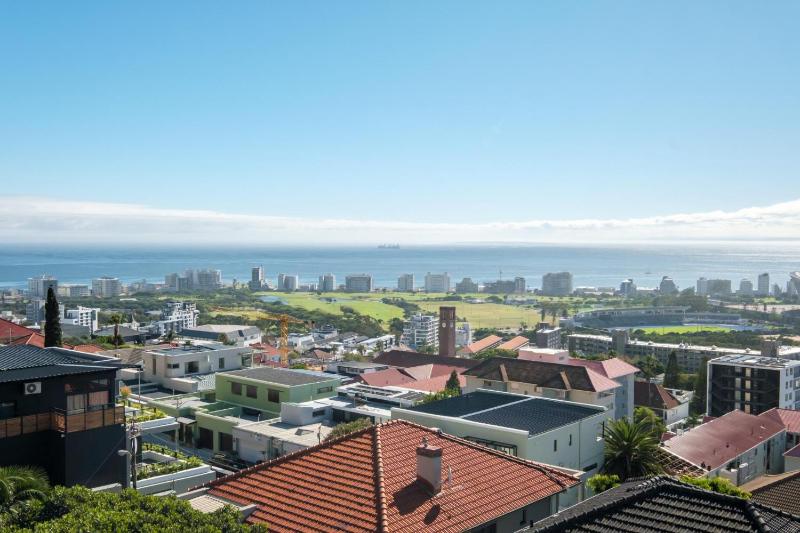 Spacious 3Bed Apt Overlooking Cape Town Panova - image 12