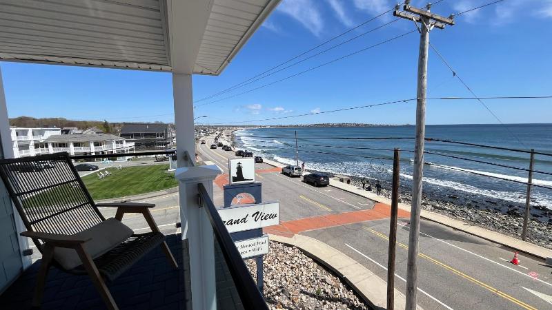 Deluxe Room, 1 King Bed Balcony, Full Unobtructed Ocean View image 3