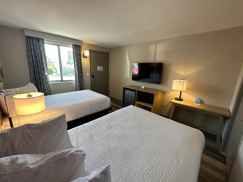 2 Double Beds, Mobility Accessible Room, Bathtub w/ Grab Bars, Non-Smoking image 3