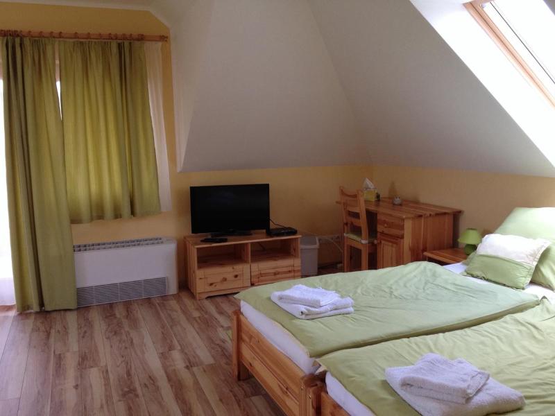 Quadruple Room with Terrace image 2