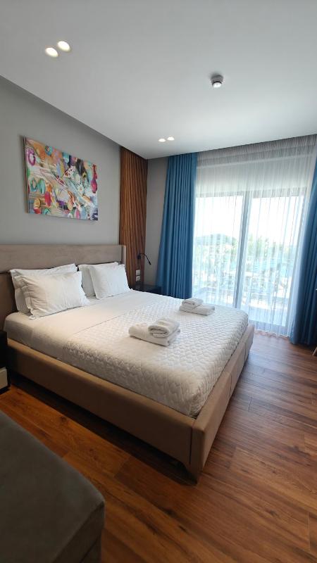 Deluxe Double Room with Sea View image 4