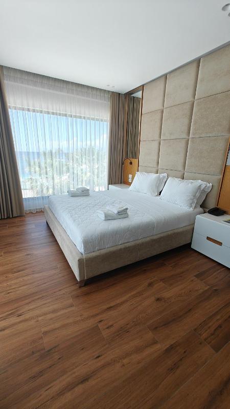 Suite with Sea View image 4