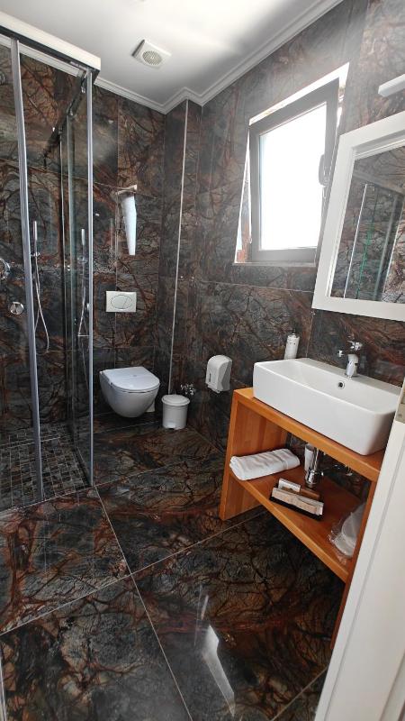 Suite with Sea View image 3