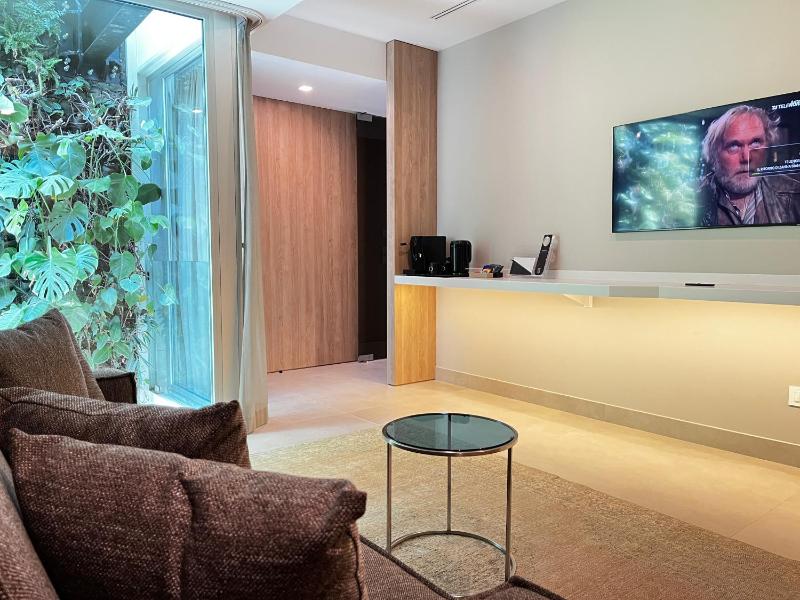 King Suite with Sea View image 1