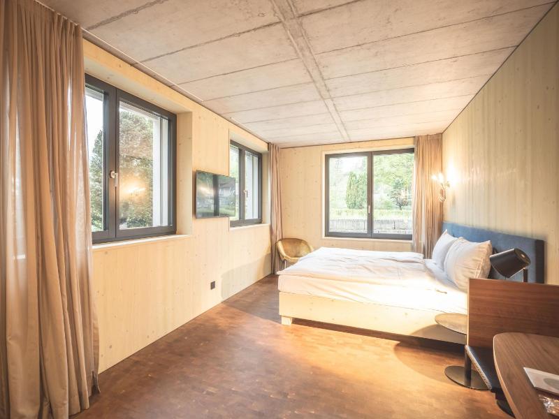 Standard Double Room image 3