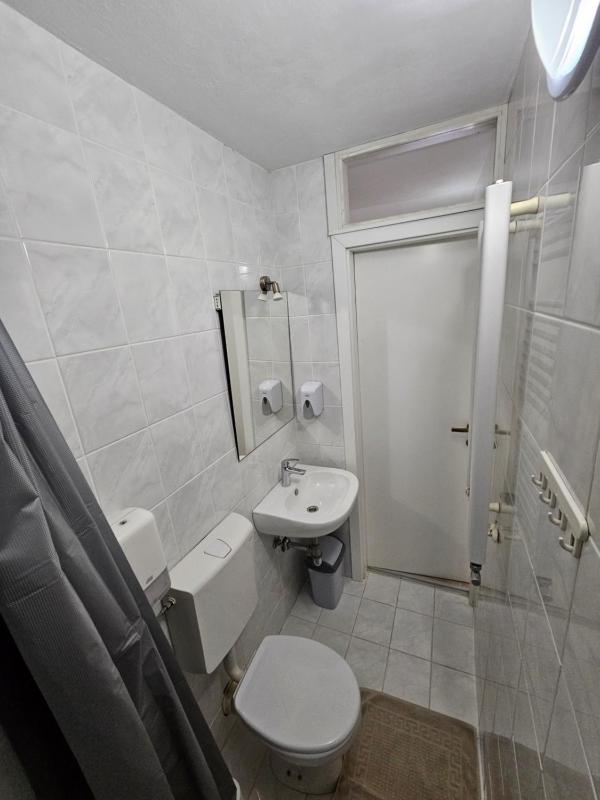 One-Bedroom Apartment image 2