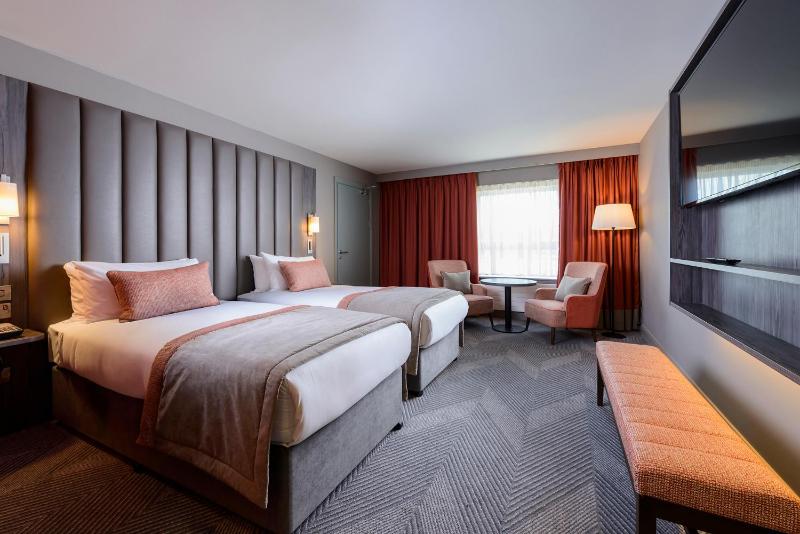 Twin Room image 3