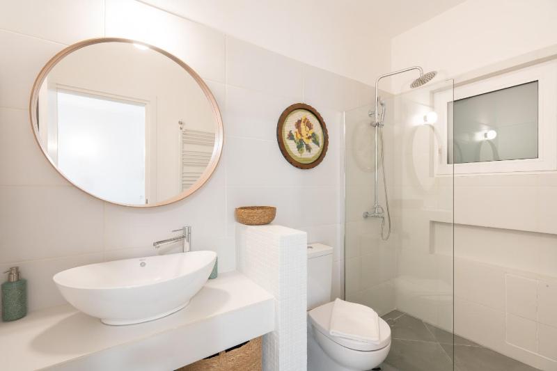 1BR Next to Metro Modern Comfort - image 11