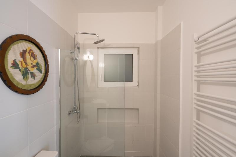 1BR Next to Metro Modern Comfort - image 10