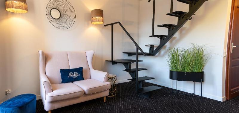 Deluxe Double or Twin Room with Balcony image 3