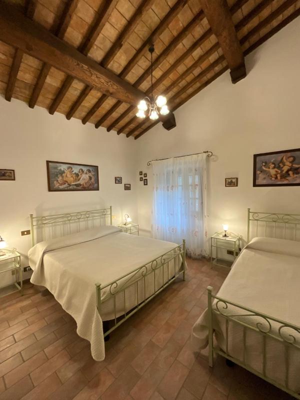 Deluxe One-Bedroom Apartment image 3