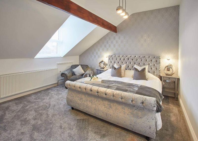 Four-Bedroom House image 4