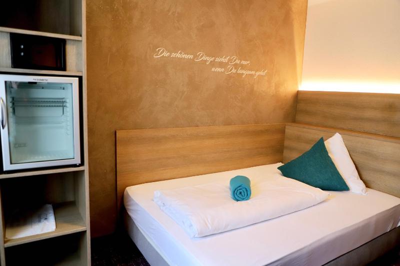 Single Room image 4