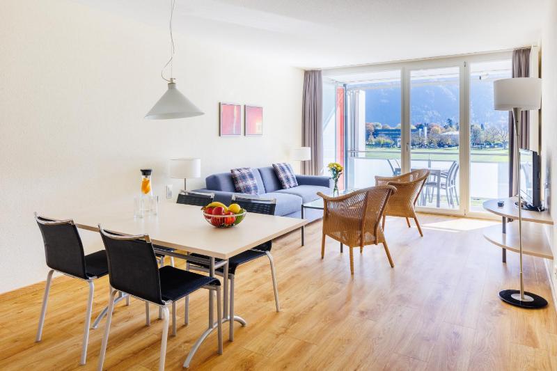 One-Bedroom Apartment with Mountain View image 2