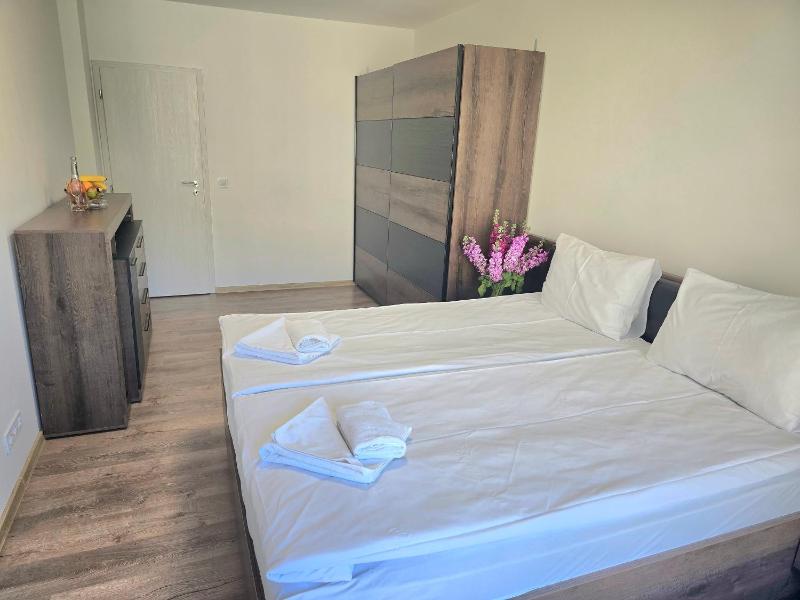 One-Bedroom Apartment with Balcony image 4