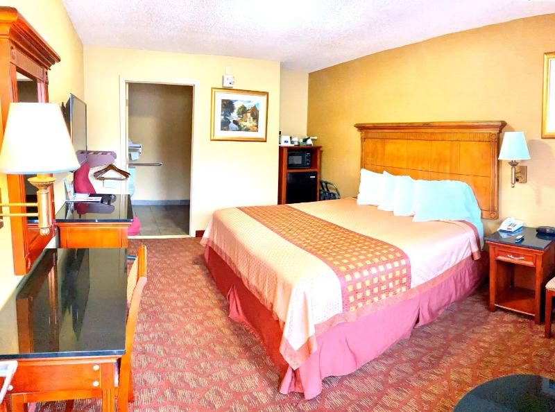 King Room with Tub - Disability Access/Non Smoking/Exterior Corridor image 1