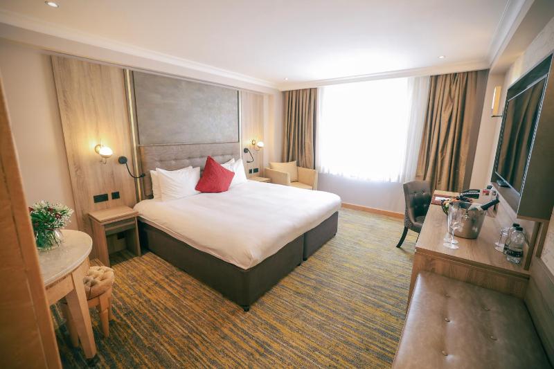 Superior Queen Room image 3