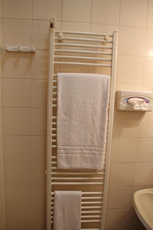 Standard Single Room image 3