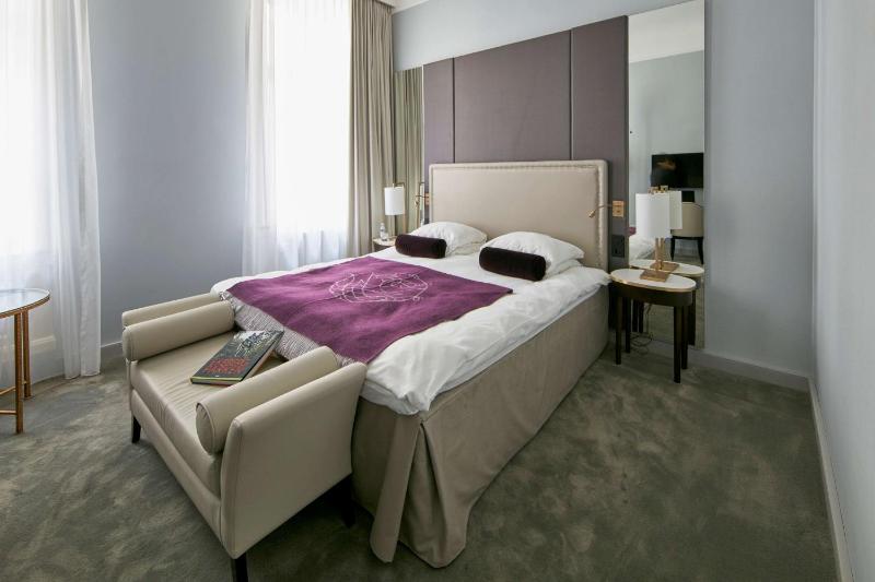 Standard King Room image 1