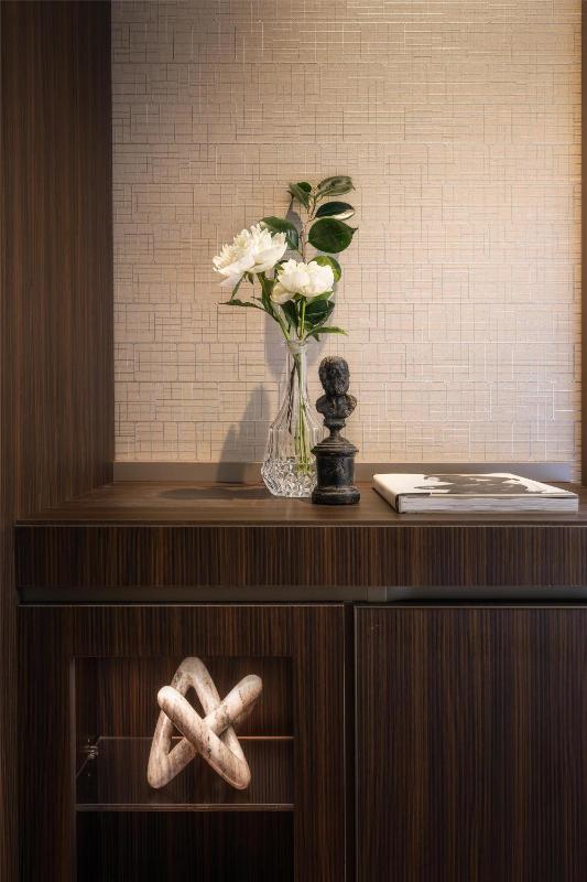 Deluxe Room with French Bed image 4