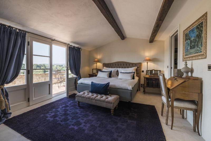 Deluxe Double Room with Balcony image 4