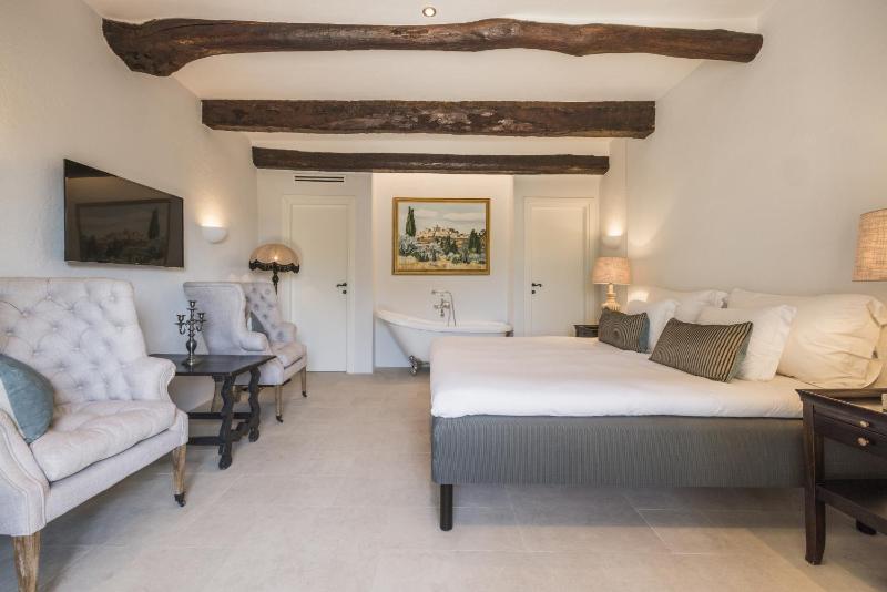 Deluxe Double Room with Balcony image 1