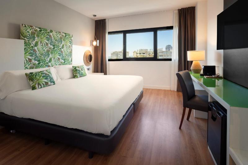 Superior Double or Twin Room with Views image 3
