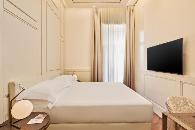 King Guest Room image 3