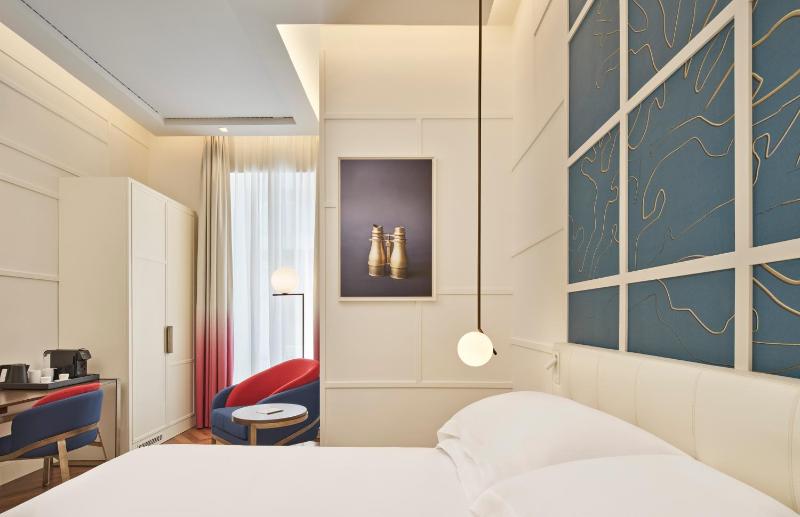 King Guest Room image 4