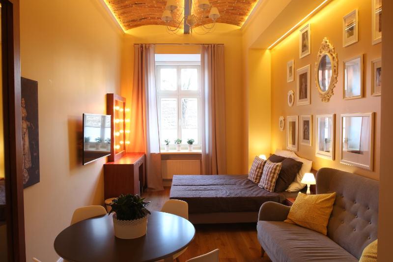 Deluxe Double or Twin Room with City View image 3
