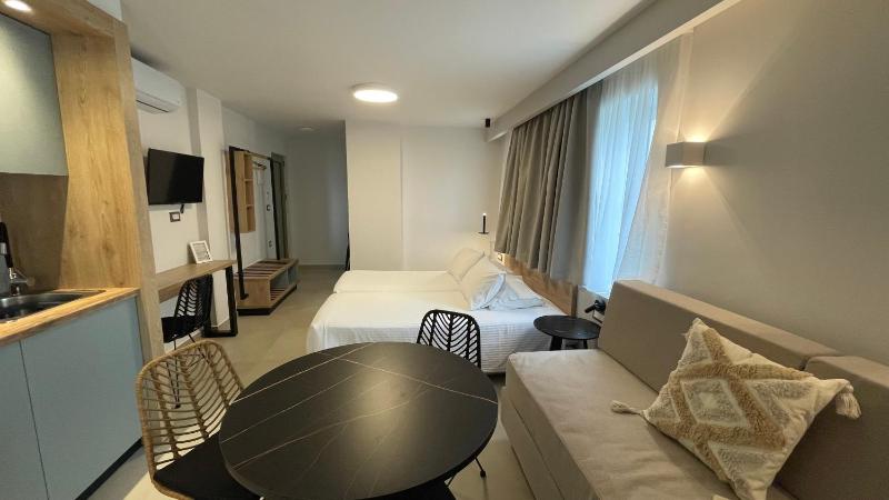 Standard Double Room image 2