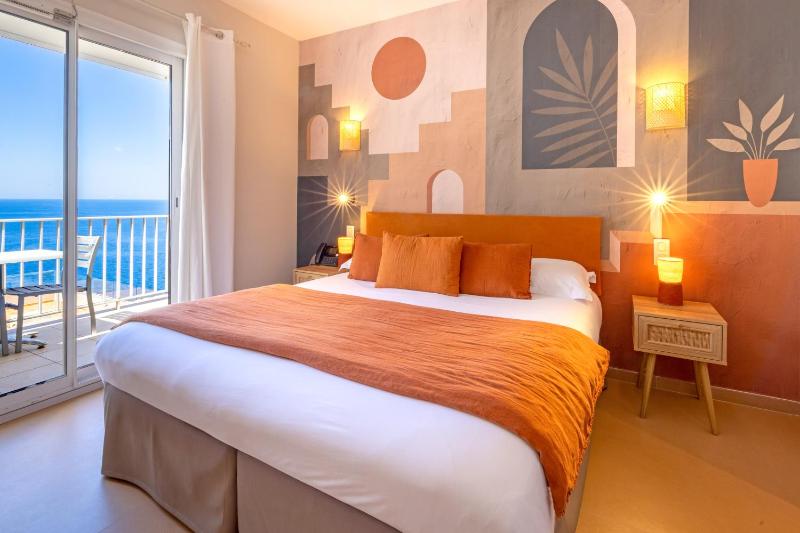 Panorama Double Room with Balcony and Sea View image 4