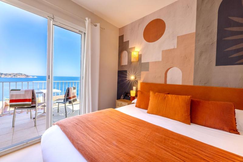 Panorama Double Room with Balcony and Sea View image 2