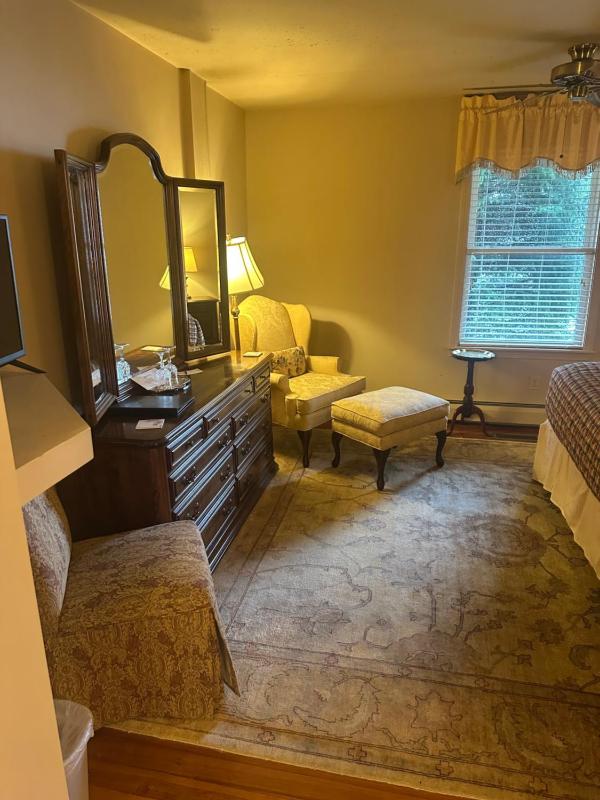 Deluxe King Room image 3