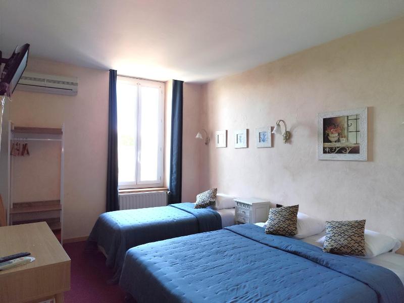 Triple Room image 3