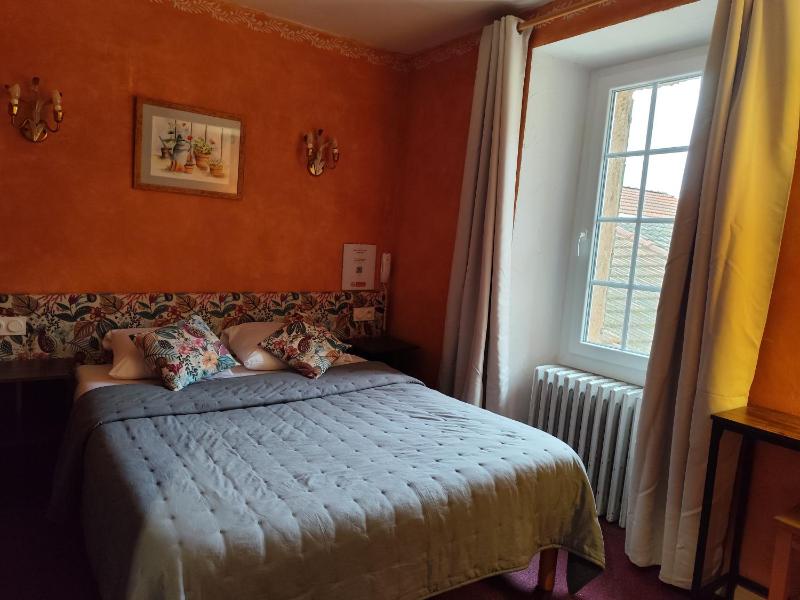 Small Double Room image 3