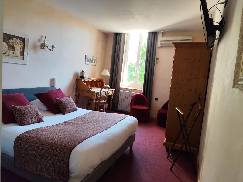 Superior Queen Room image 3