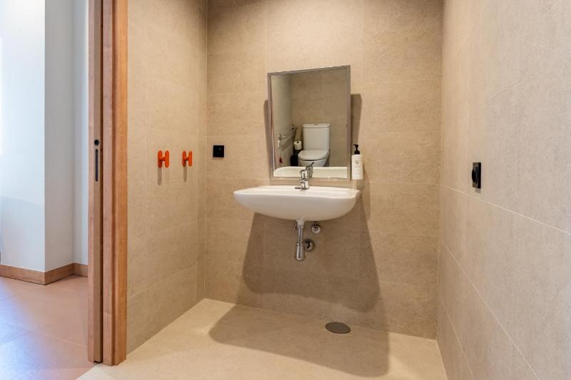 EasyHotel Barcelona La Sagrera - image 10