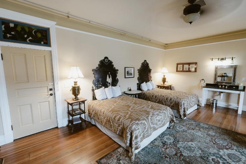 Standard Queen Room image 1
