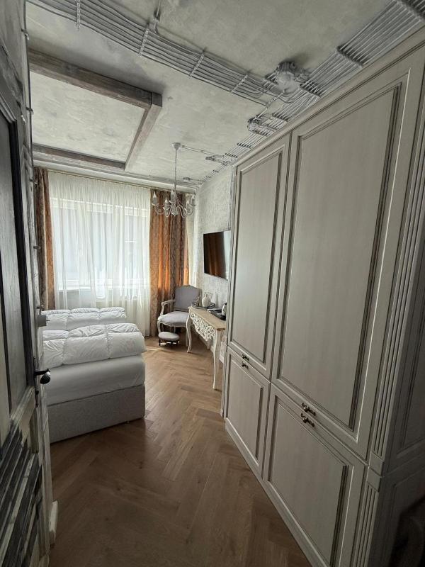 King Room image 4