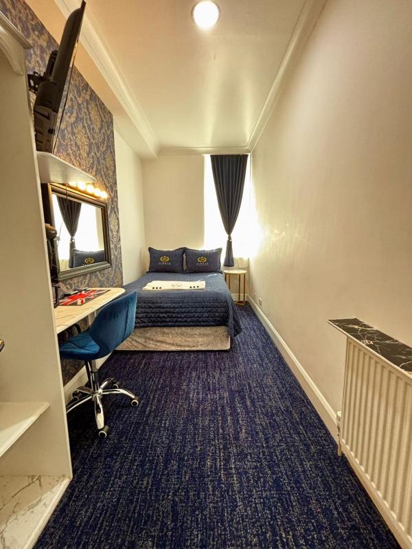 Double Room with Shared Shower and Toilet image 3
