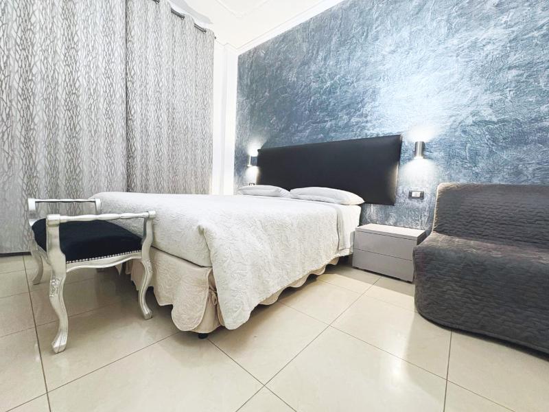 Triple Room with Balcony and Private Bathroom image 3