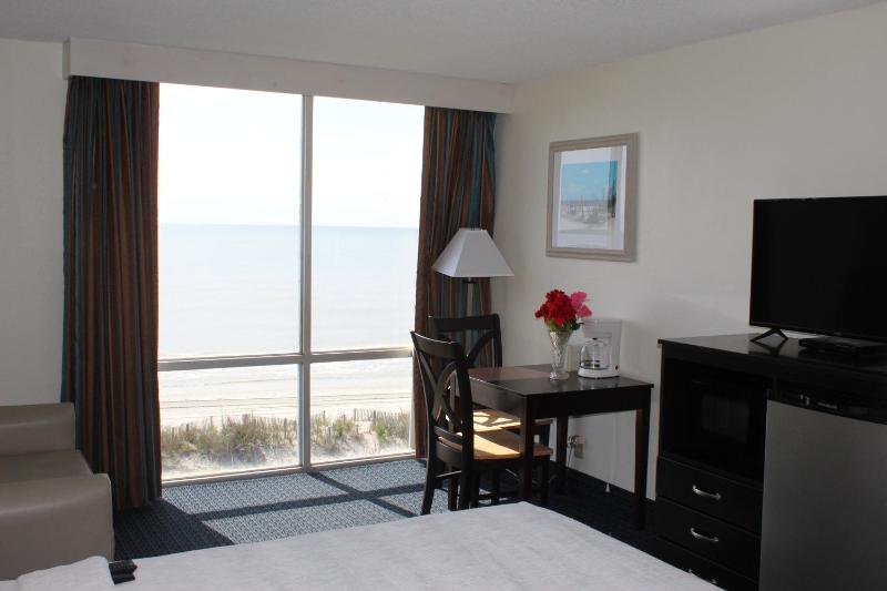 Oceanfront 1 King No Balcony image 3