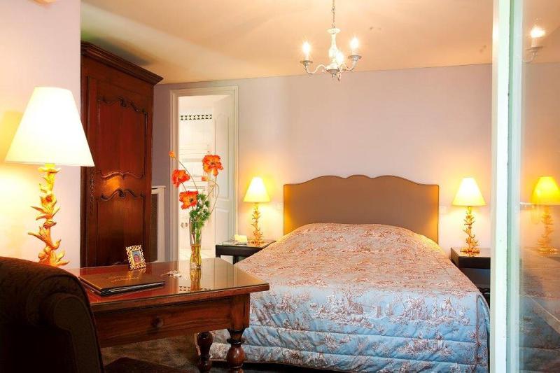 Standard Double Room image 3
