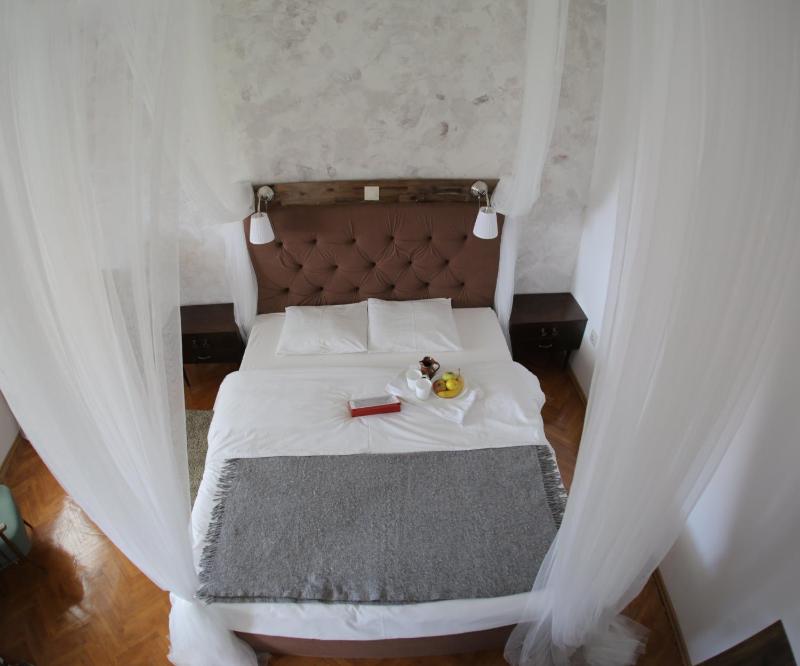 Deluxe Queen Room image 2