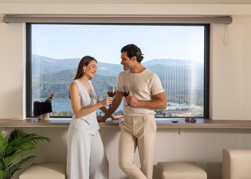 Lux Suite with balcony and Sea-Pool view image 1