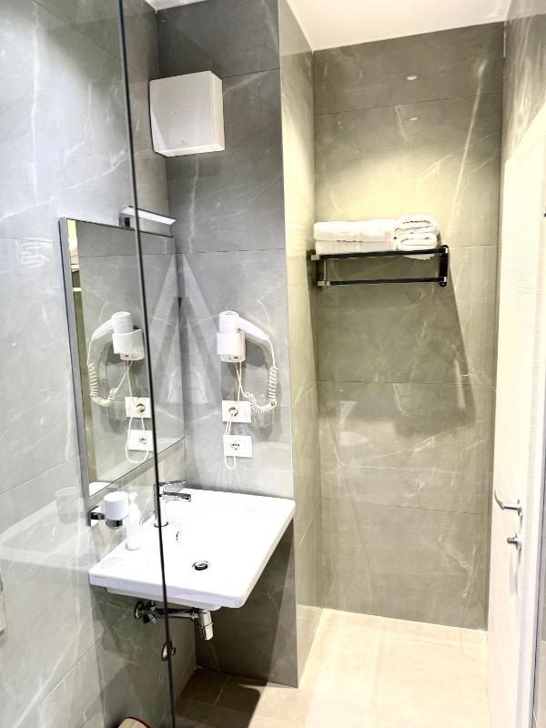 Hotel Dionis Rooms - image 9