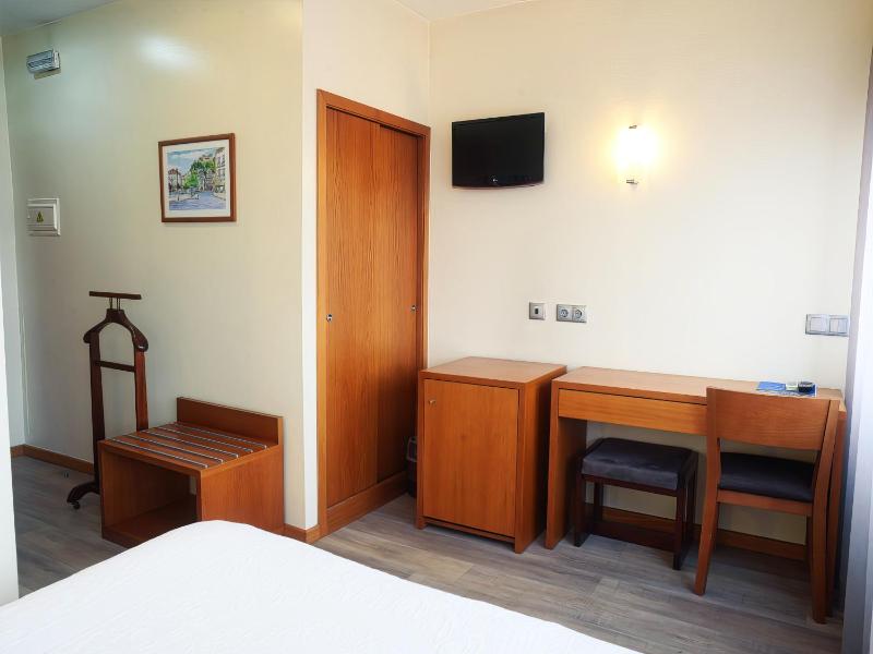 Double Room image 3