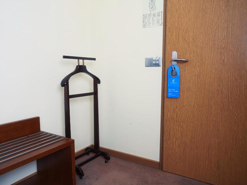 Single Room image 4